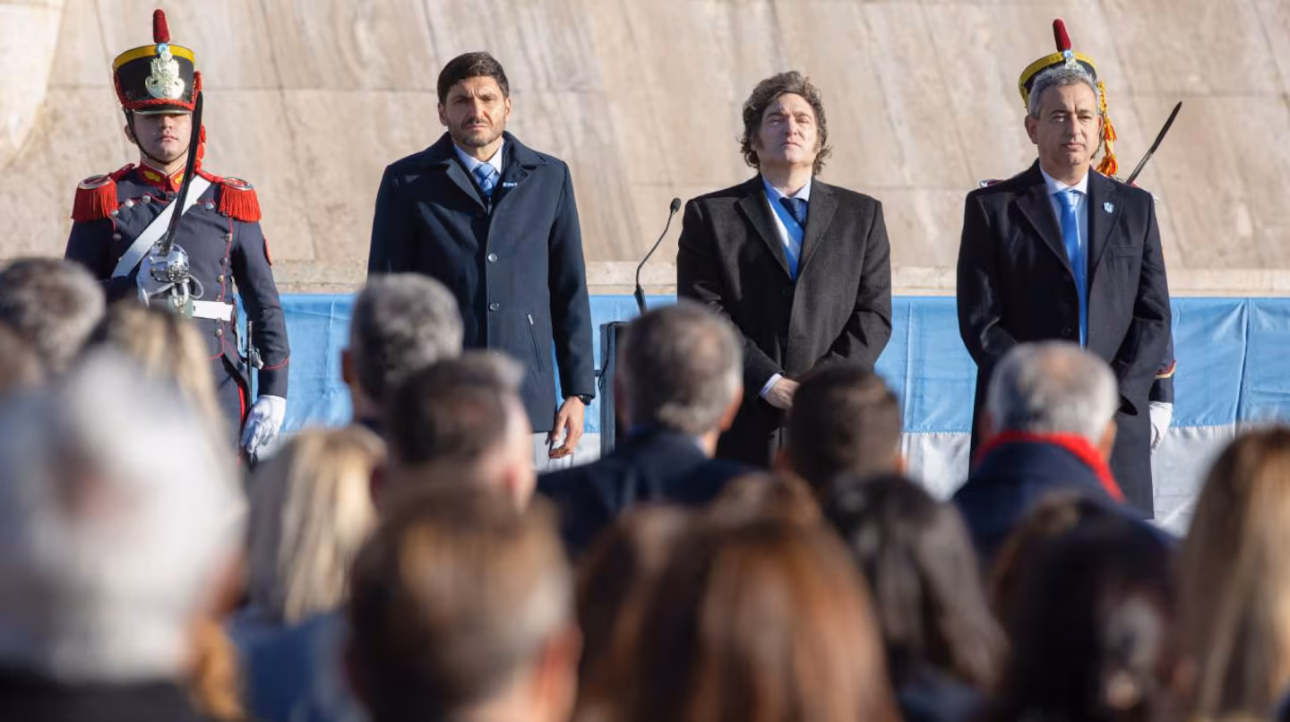 Milei encabezó el acto por el Día de la Bandera y reiteró la invitación a firmar el “Pacto de Mayo”