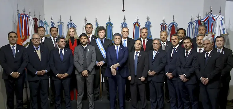 Se firmó el Pacto de Mayo en Tucumán