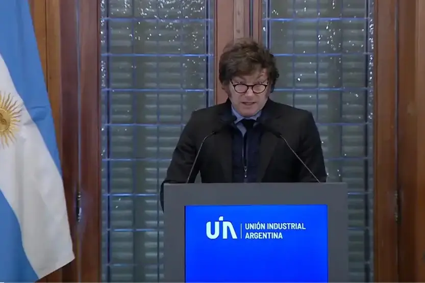Milei anunció que en diciembre se termina el impuesto PAIS de manera definitiva