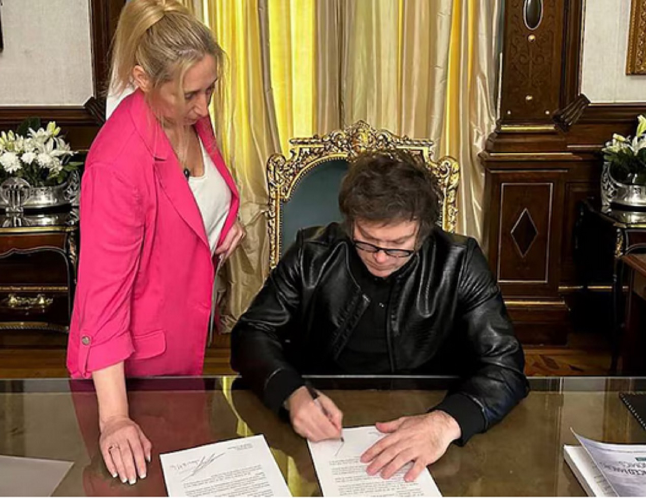 Milei firmó un DNU para reorganizar las competencias entre ministerios: Scioli, Adorni y Santilli encabezan la reorganización del gabinete